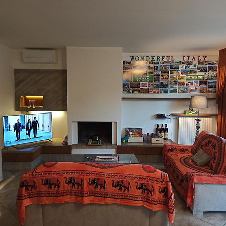 Lukas Home Con Il Cuore Appartamento 3 Camere Al Piano Terra E Appartamento 1 Camera In Taverna Merone Exterior foto